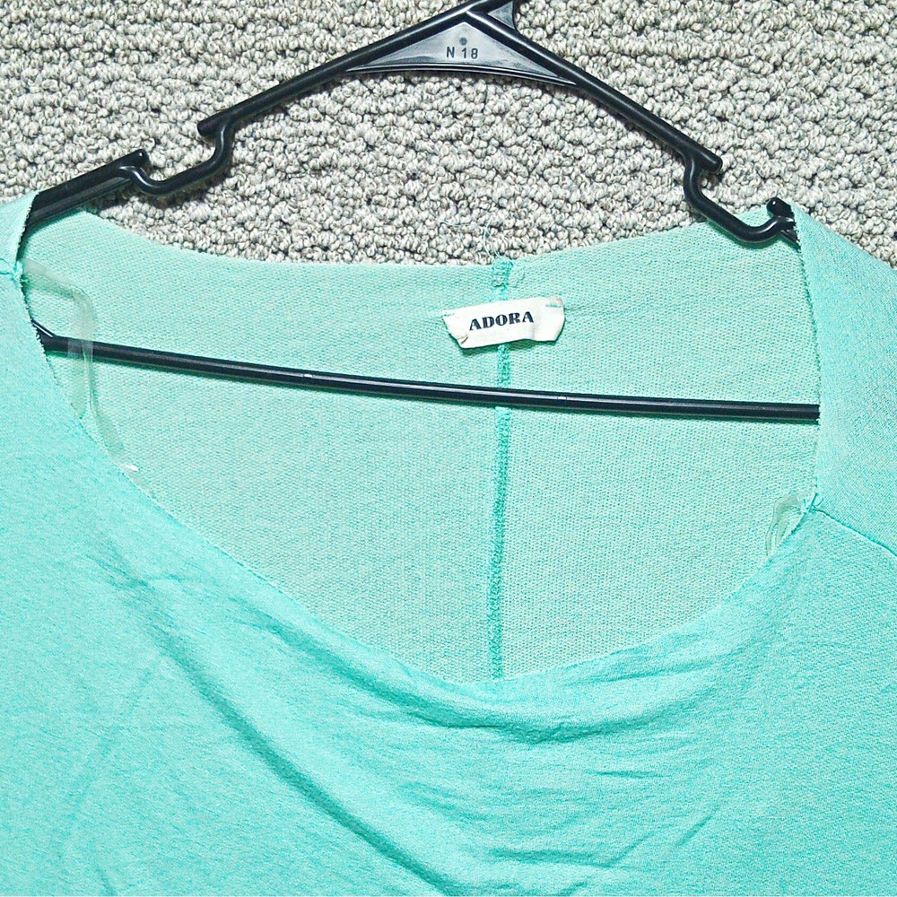 ADORA Women's Green V-Neck Short Sleeve Knit Pullover T-Shirt Size S. Vin#D12